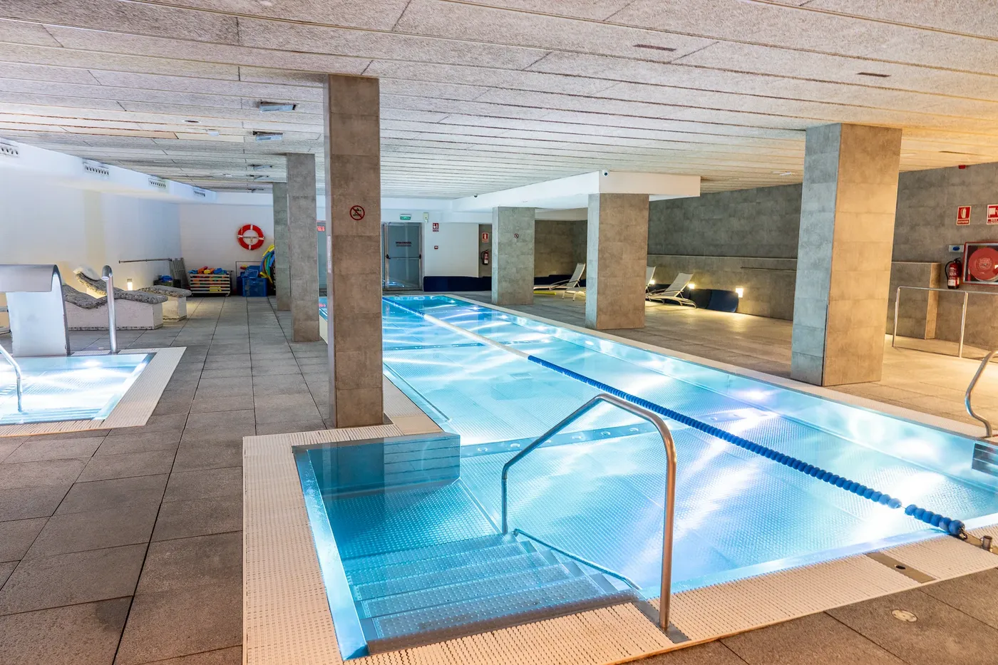 Piscina interior i zona d’aigües DiR Tarragon